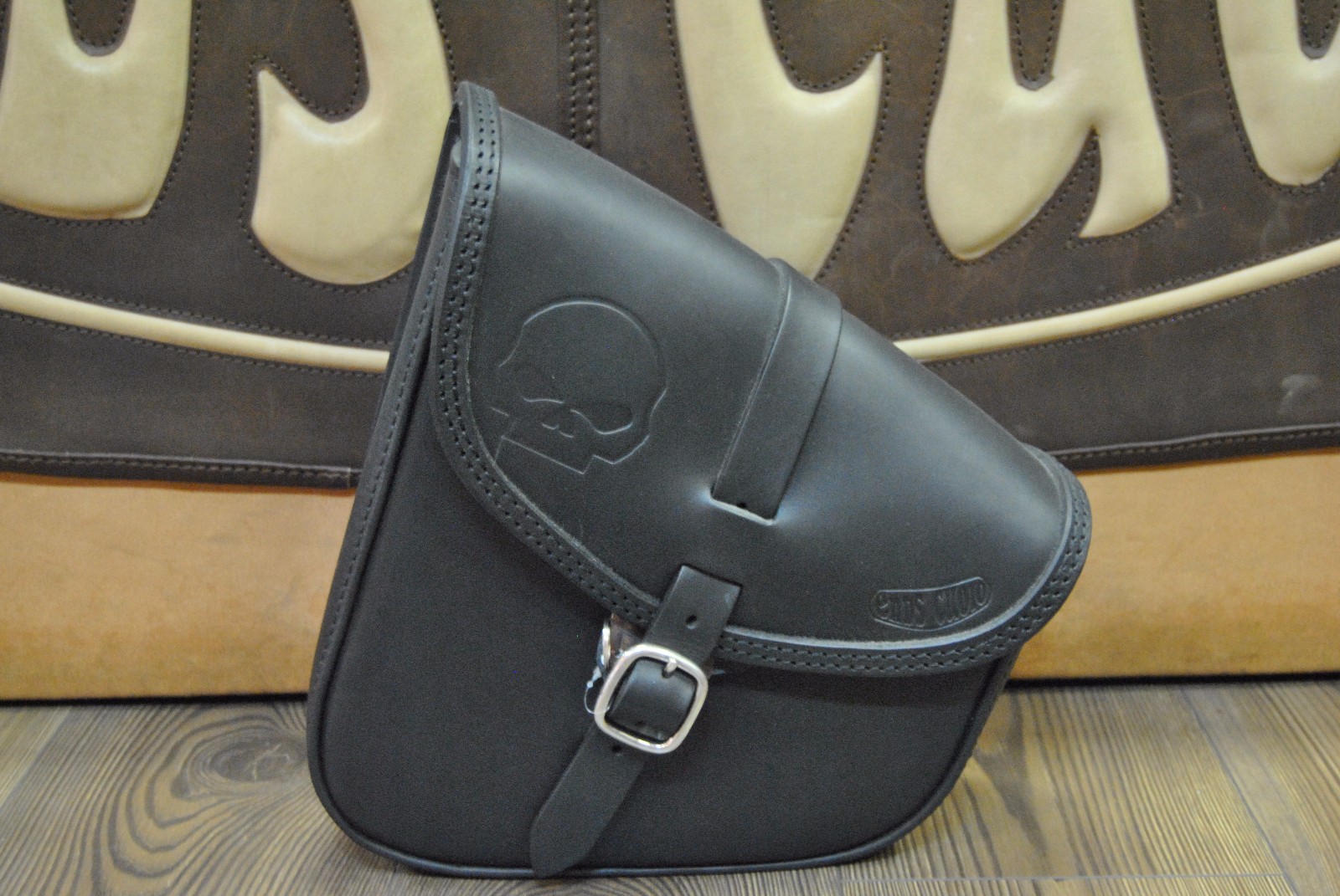 SWINGARM SADDLE BAG FOR HARLEY DAVIDSON SOFTAIL AND RIGID FRAMES