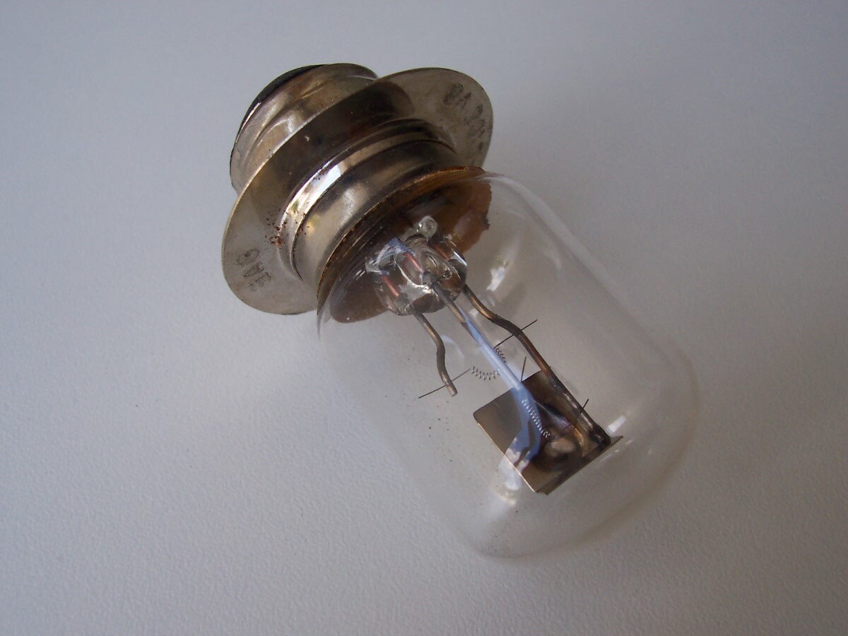 LUCAS 414, 446 HEADLIGHT BULB BPF 12 VOLT 50/40 W TRIUMPH BSA NORTON 99-0545