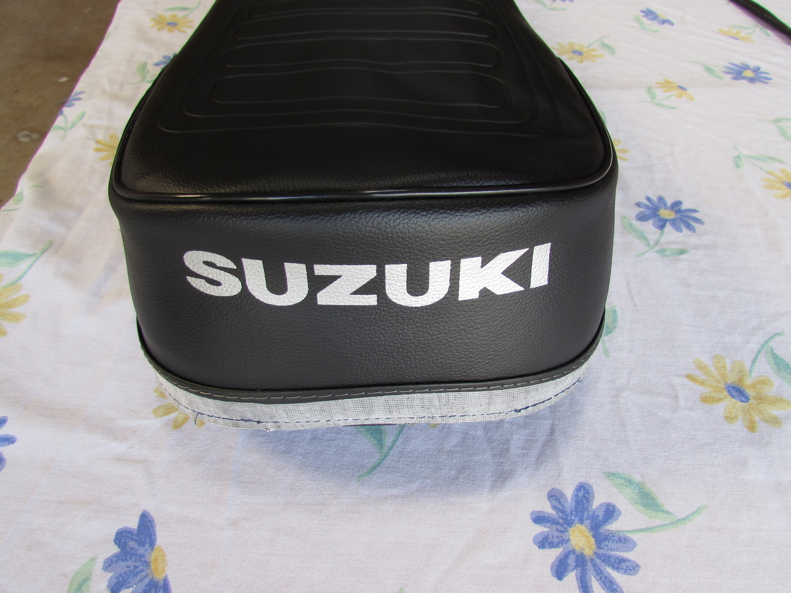SUZUKI GT185 L/M/A/B 1974 1975 1976 1977 SEAT COVER WITH STRAP (S21S35)