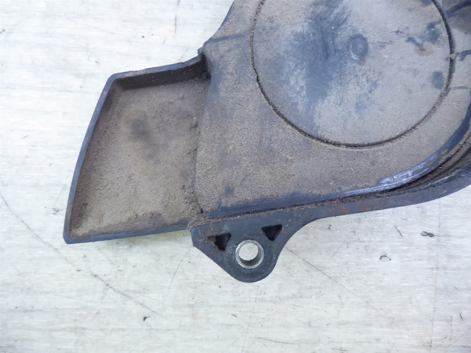 2000 Honda CBR600 F4 H20869) left side engine water pump sprocket cover