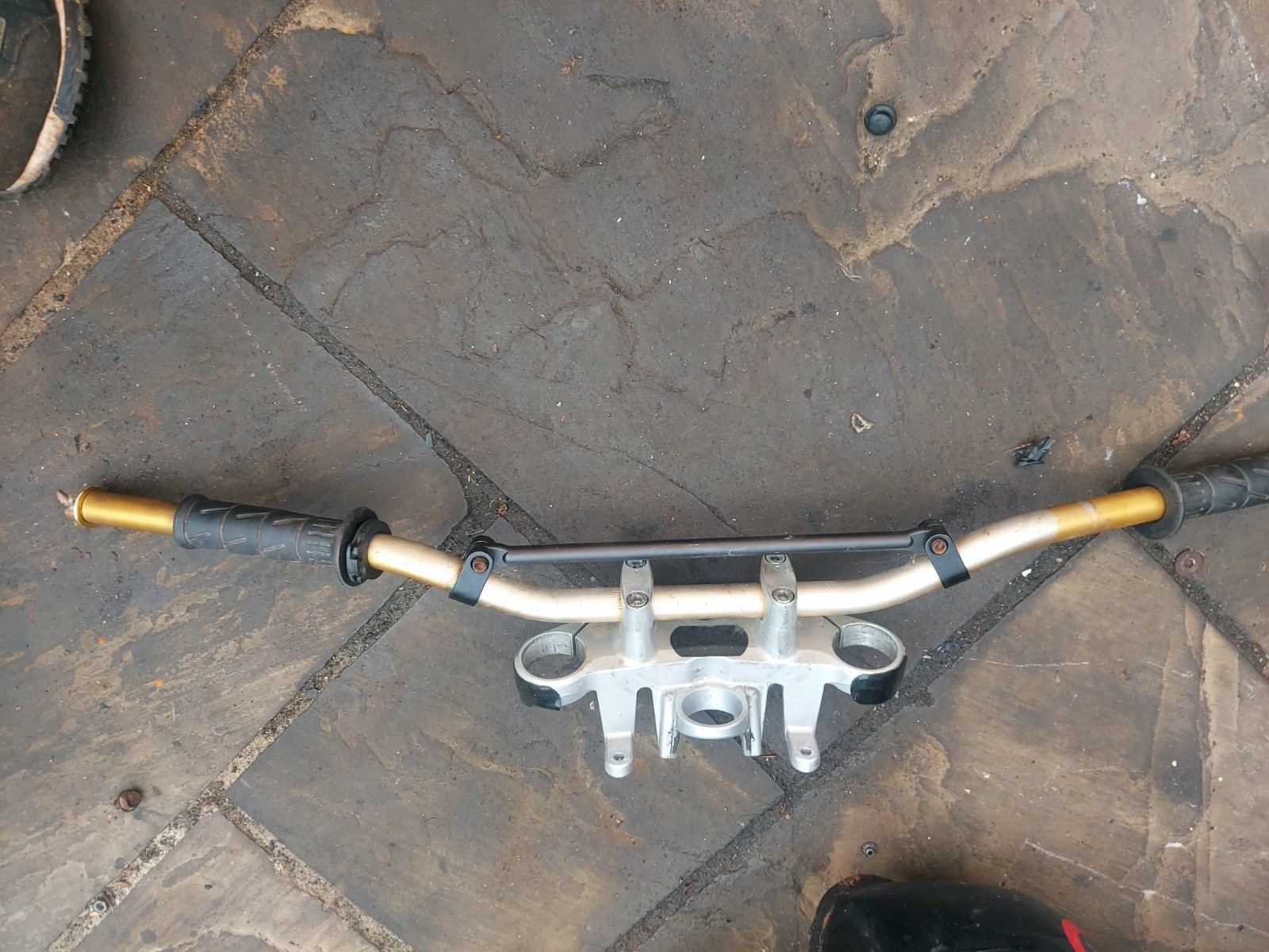 KAWASAKI ZR 7S ZR750F ZR7 1999 – 2003 TOP YOKE WITH HANDLEBARS AND GRIPS