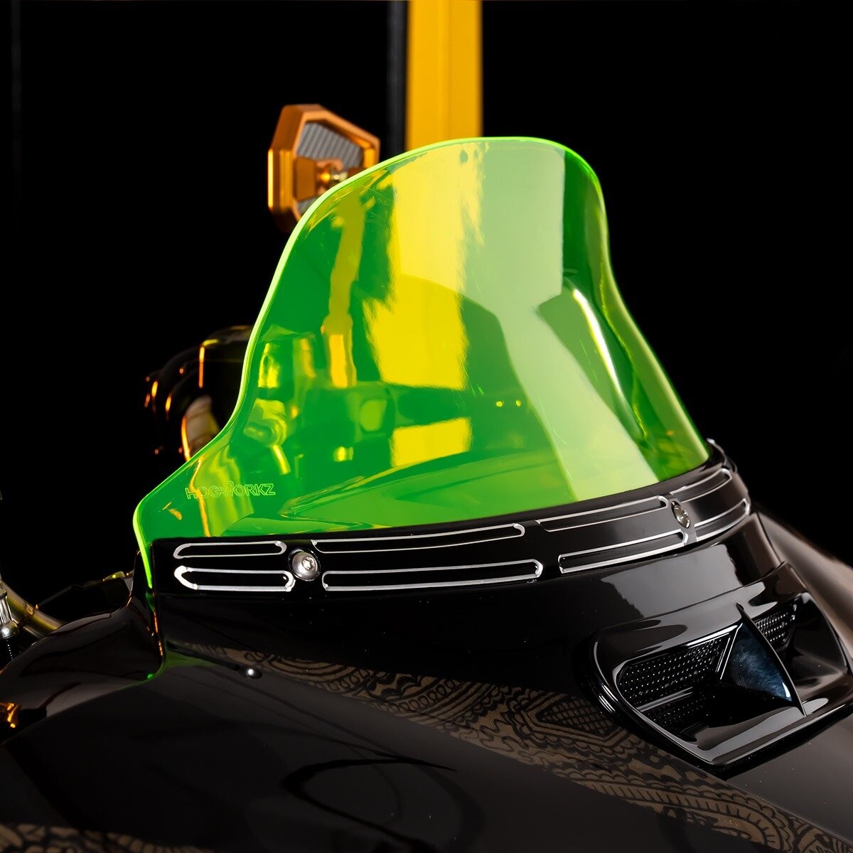 HogWorkz Green 7 in. Flowz Windshield HW160040