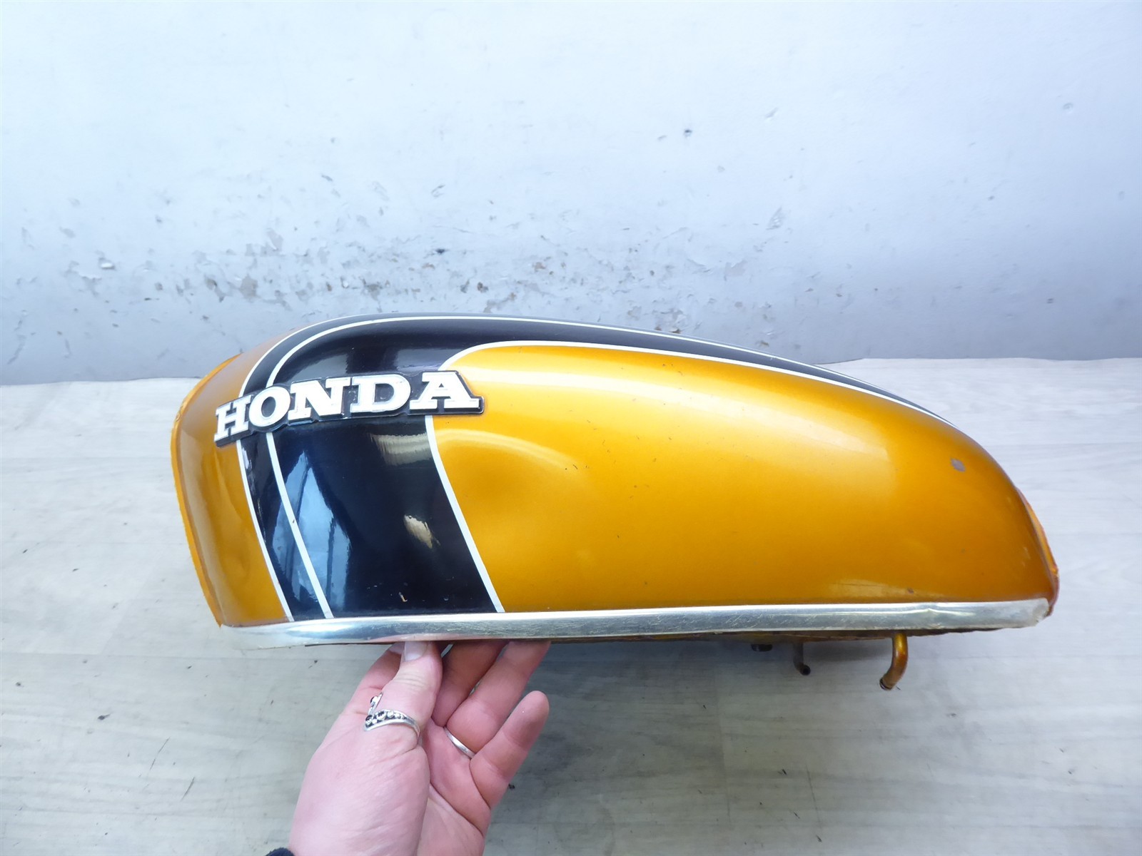 1972 Honda CB350 Twin H21022) gold gas petrol fuel tank with cap and emblems
