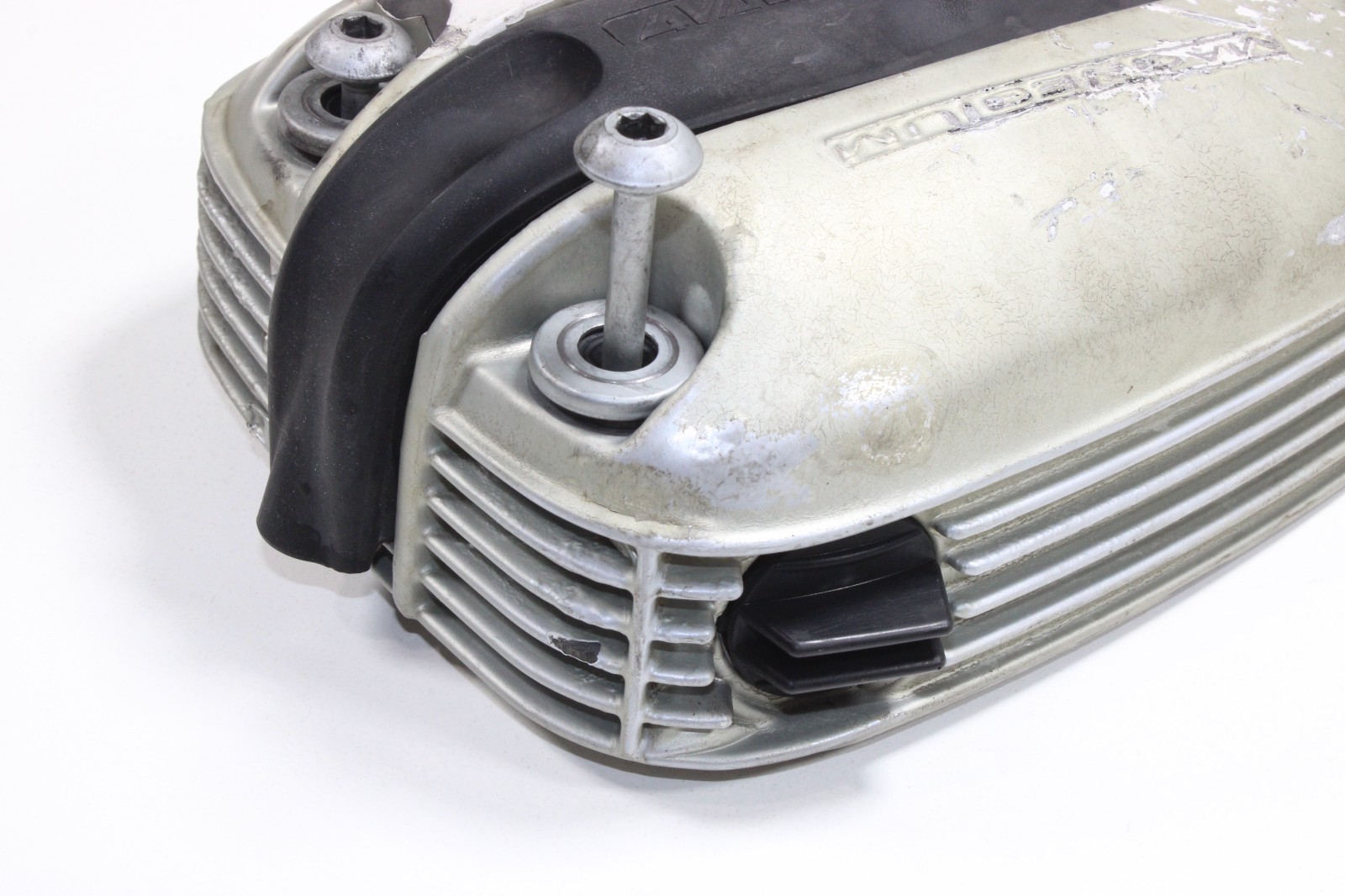 2001 97-06 BMW R1150GS R 1150 GS LEFT VALVE COVER AND GUARD HARDWARE