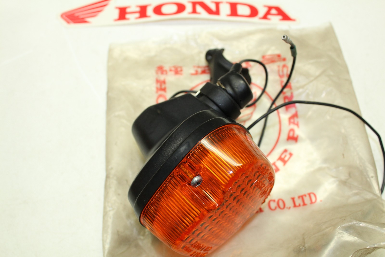 NOS Genuine HONDA XL250 XL250S XL500S FRONT LEFT TURN SIGNAL OEM # 33350-435-670