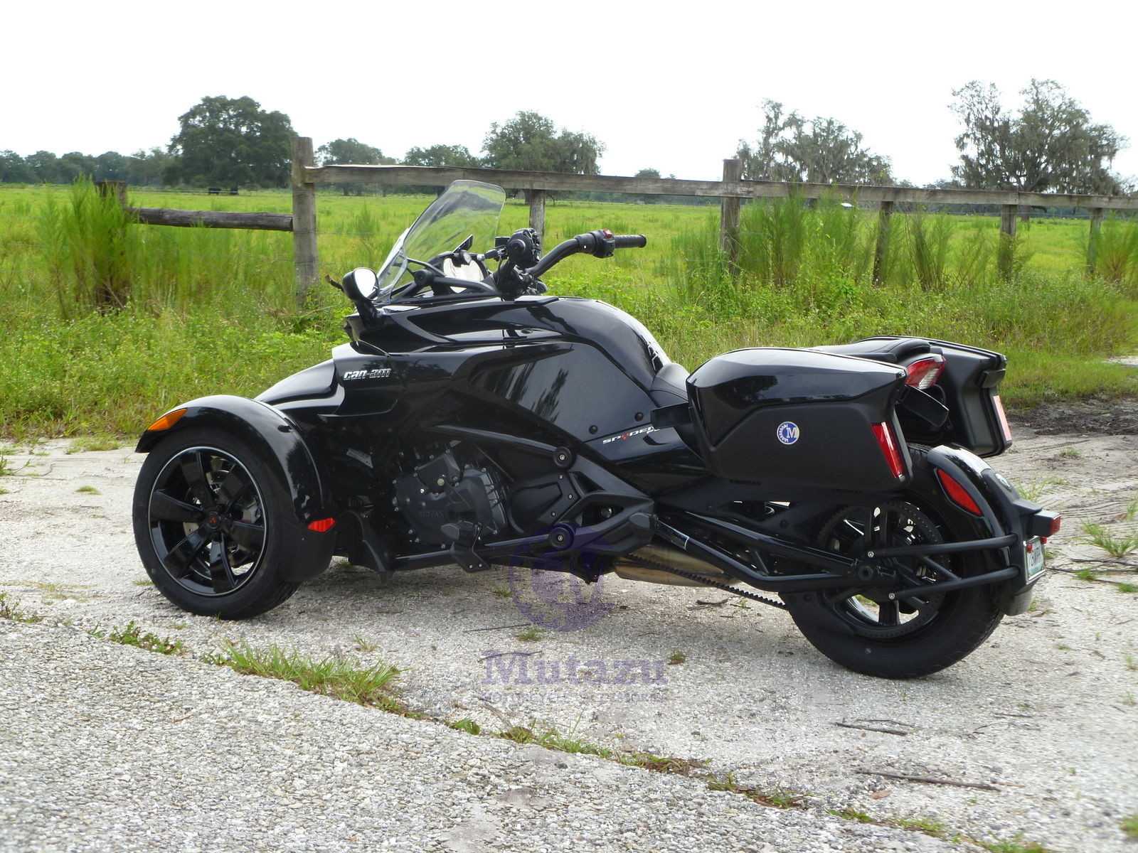 Detachable Hard Saddlebags 4 Can Am Spyder ROADSTER RS ST w/ mounting brackets
