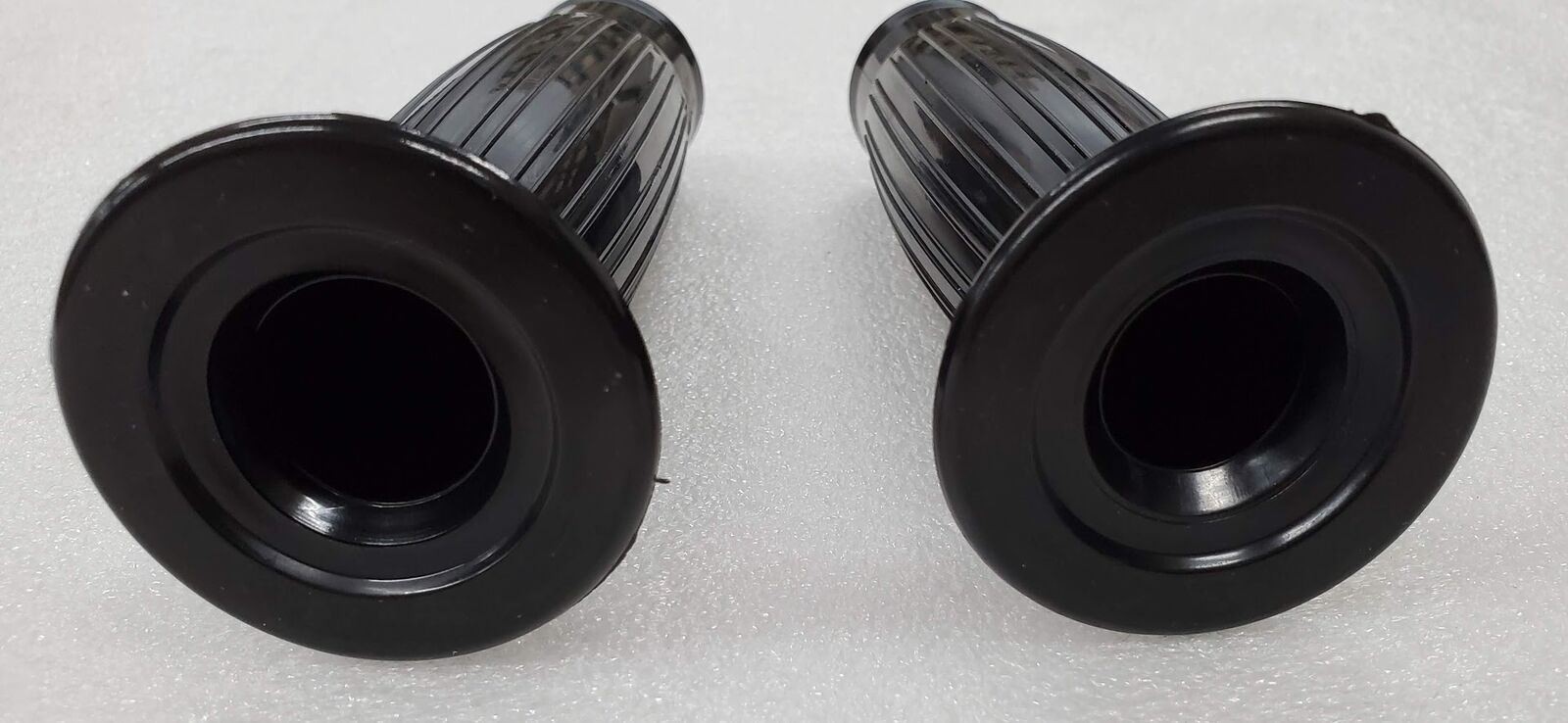 Universal Gran Turismo Style Handlebar Grips Grip Set 7/8″ Bars – Length of 5″