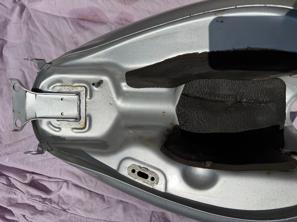KAWASAKI BN125 PETROL FUEL TANK 2007 GALAXY SILVER
