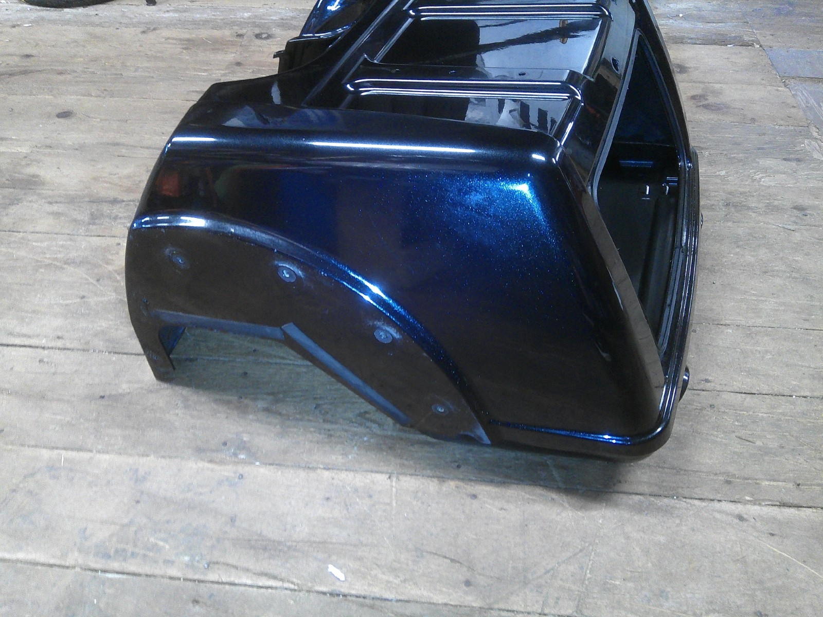 HARLEY DAVIDSON P83318-13DKJ TRIKE REAR BODY ASSEMBLY MIDNIGHT PEARL FLHTCUTG OE