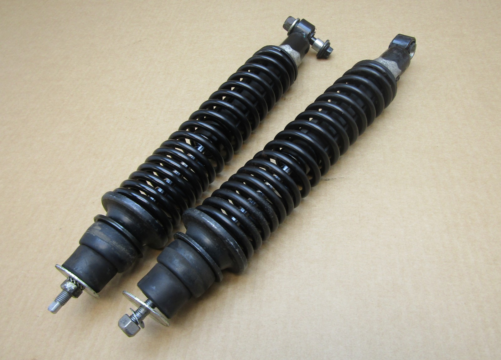 Piaggio Vespa GTS 125 Super ABS 2018 5,244 miles rear shocks pairs (11128)