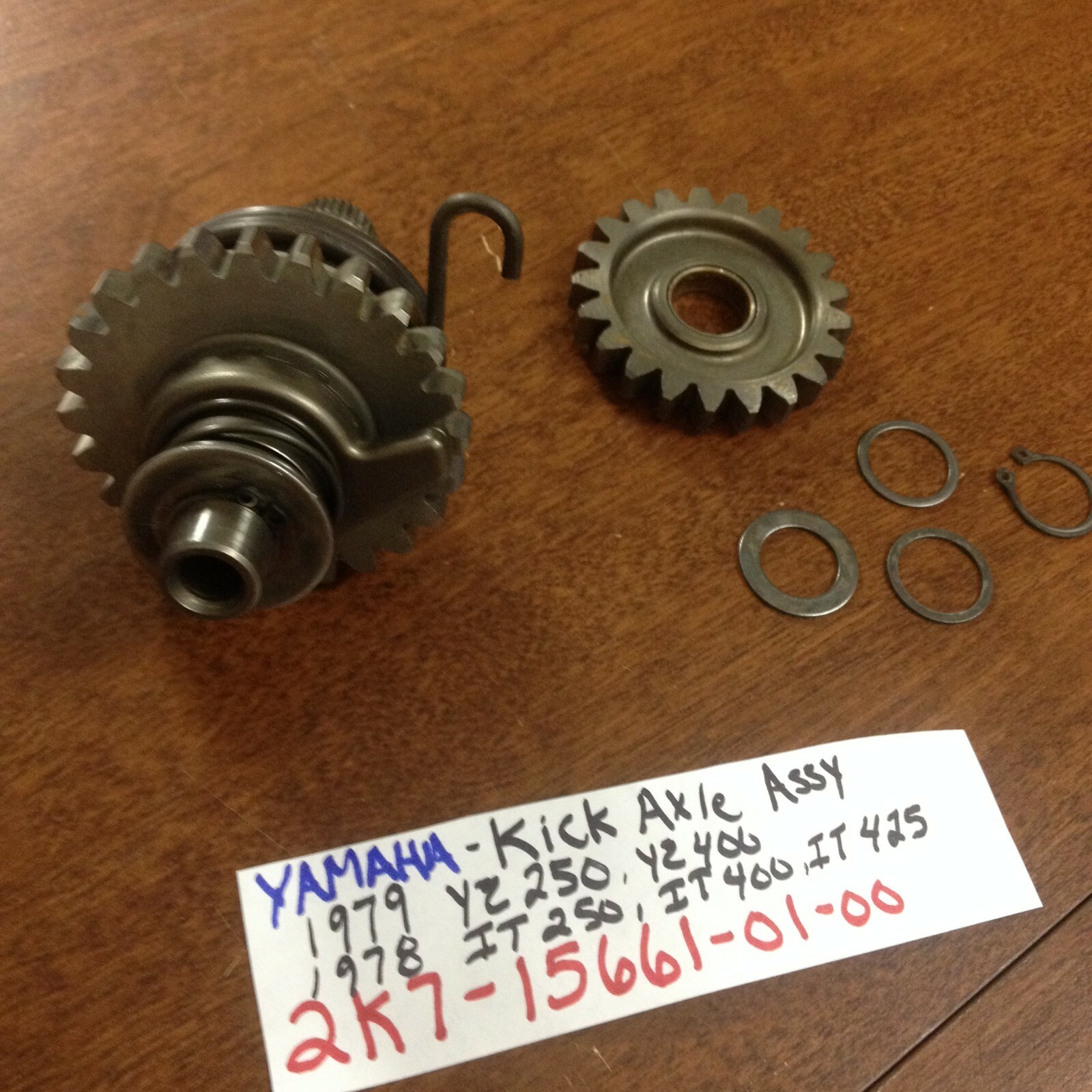 YAMAHA 1979-1980 YZ-IT 250-400 KICK-START AXLE SHAFT & IDLE GEAR ASSY 2K7-15661
