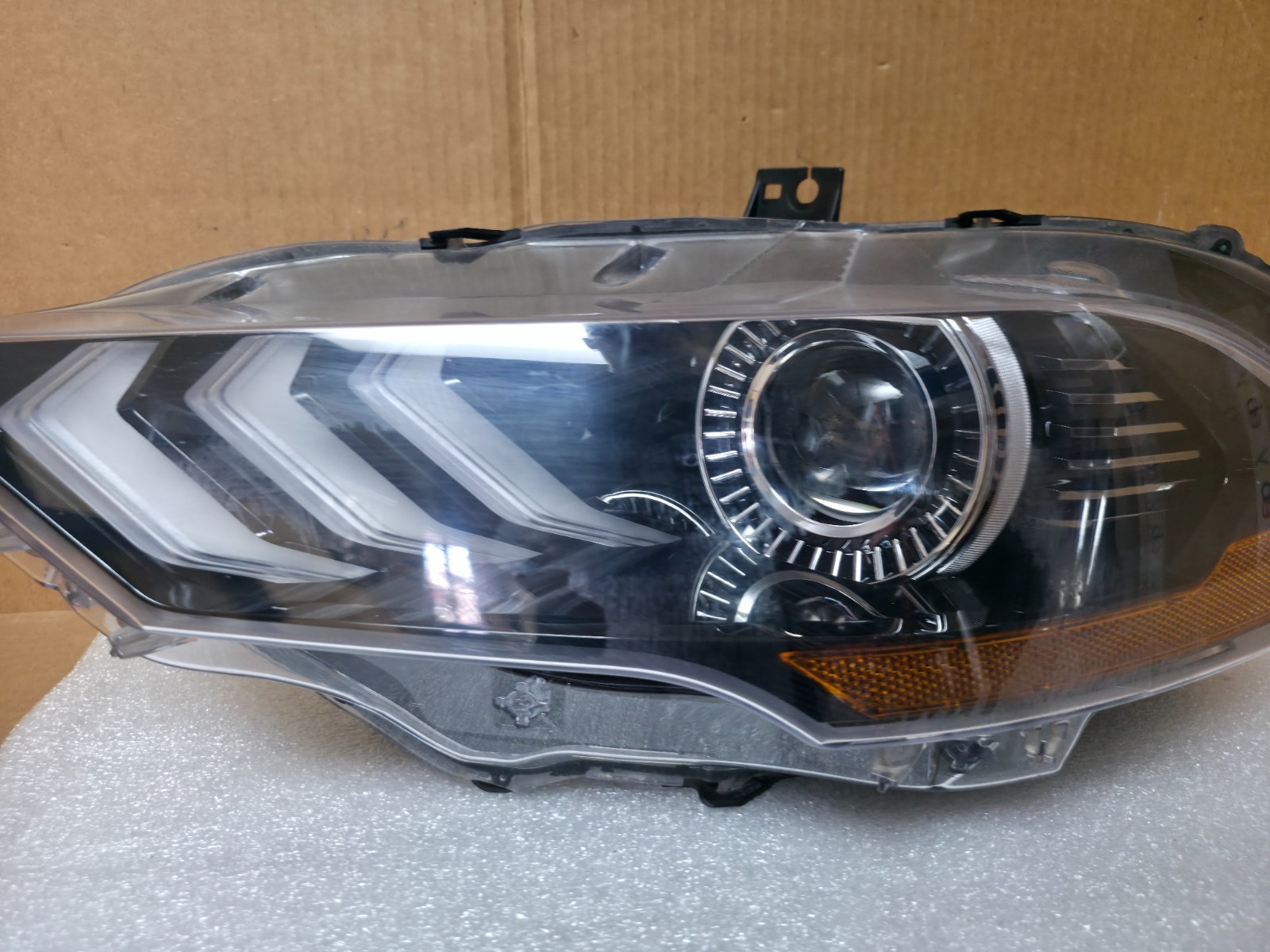 2018 2019 2020 2021 2022 FORD MUSTANG LEFT DRIVER SIDE HEADLIGHT OEM