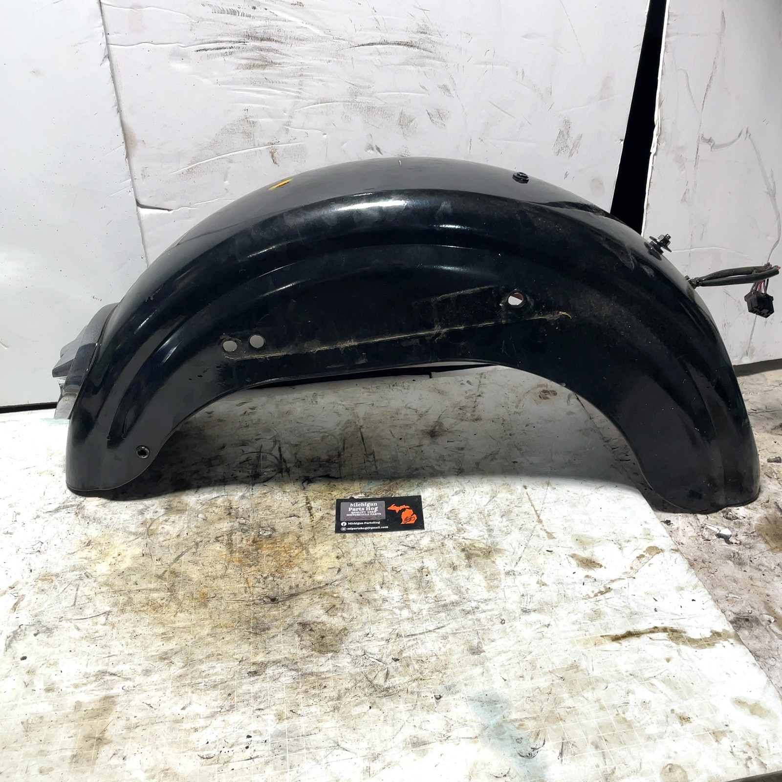 97-98 Dyna Super Glide Low Rider OEM Rear Fender Wheel Cover Spray Painted