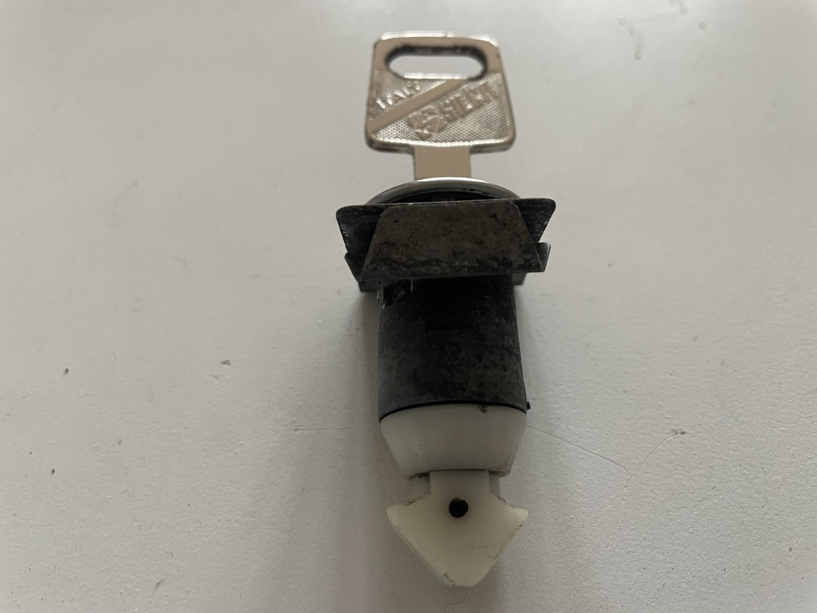 Honda CG125-ES 04-07 Left Hand Side Panel Battery Cover Lock & Key 77239GN2970