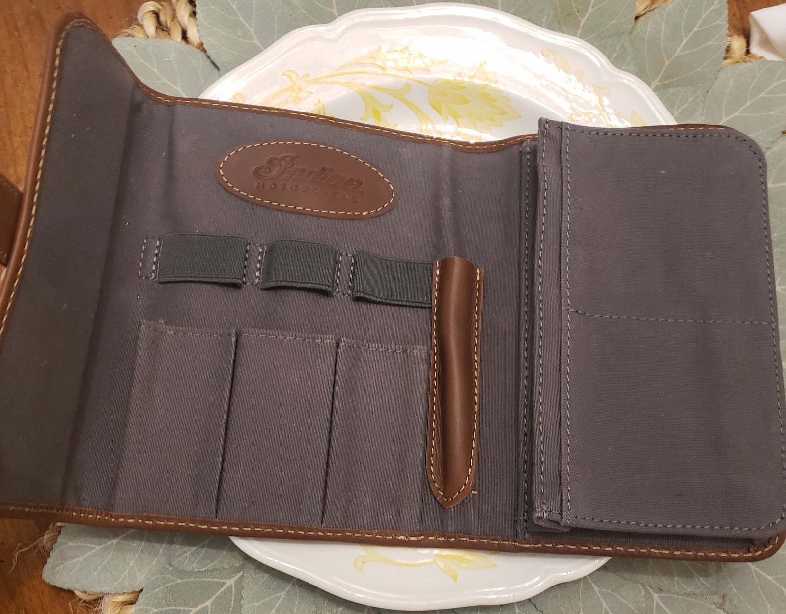 VINTAGE INDIAN MOTORCYCLE BIKER BROWN LEATHER TRIFOLD New Without Tags
