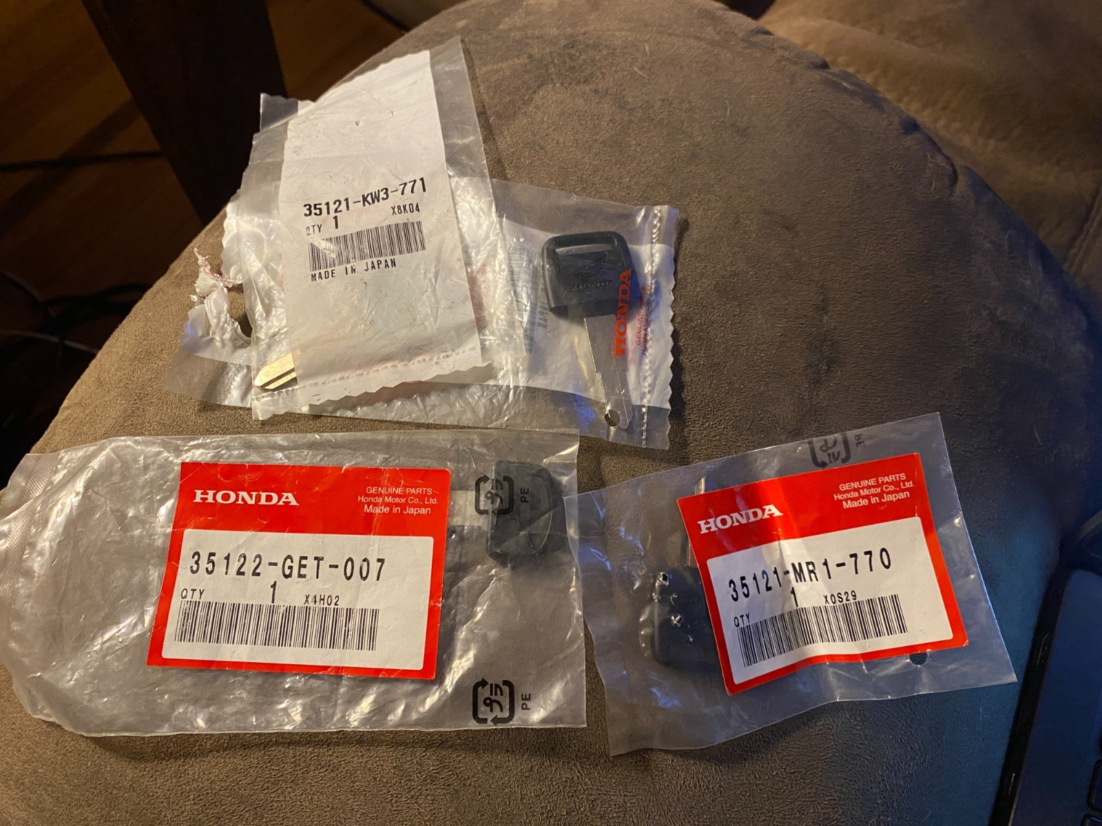 NOS HONDA OEM NOS HONDA KEYS 4 FOR ONE PRICE PART #s ON PACKAGES