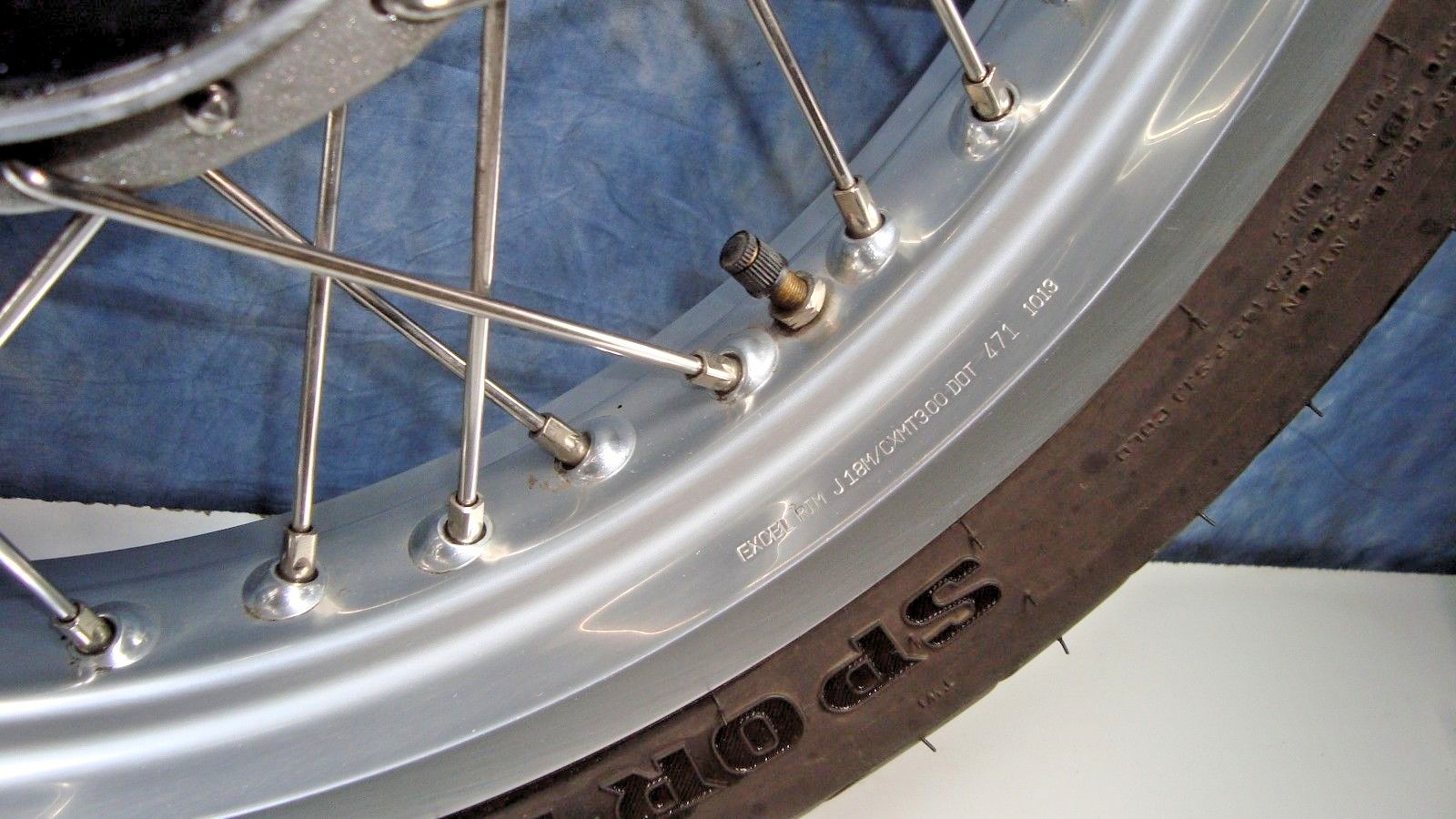Royal Enfield Rear Wheel Pirelli Sport Demon Tire 2016 Continental GT 18 x 3 Y8