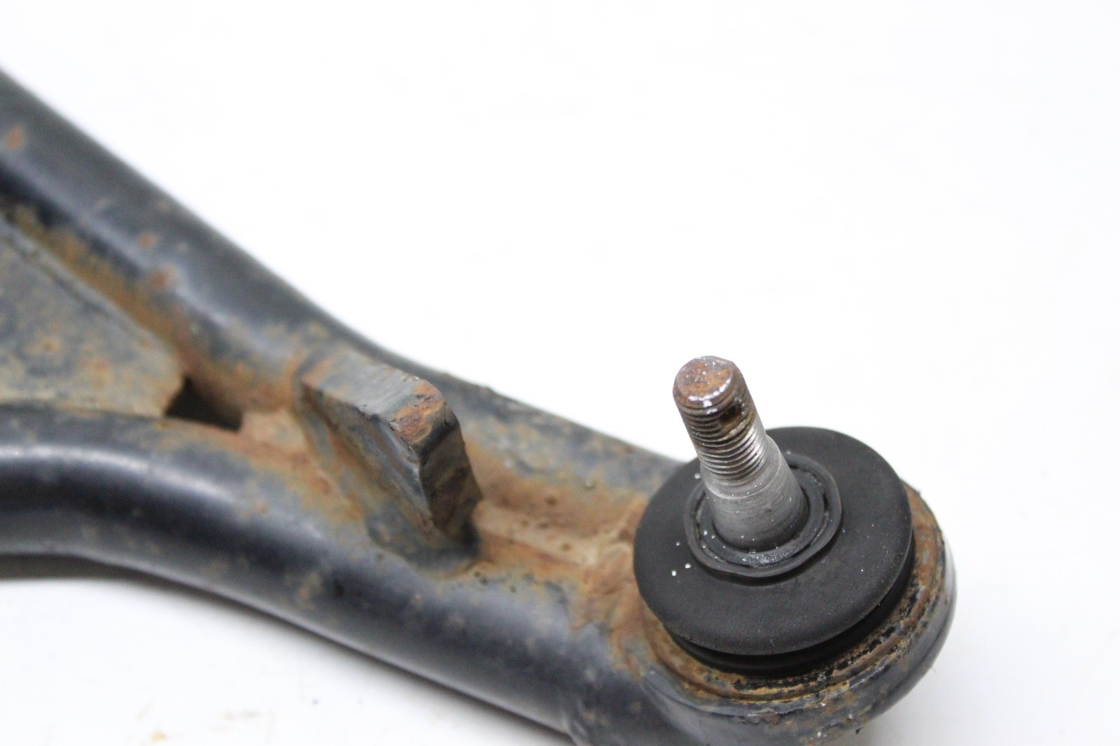1986 KAWASAKI BAYOU 300 OEM A Arm Right Front Lower 39007-1077