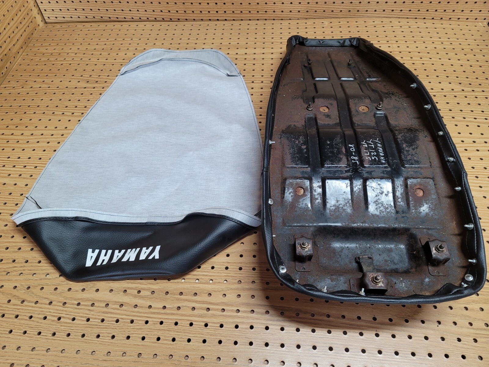 YAMAHA YT125 YT175 TRI-MOTO SEAT COVER 1980 TO 1985 MODEL [Y-110]