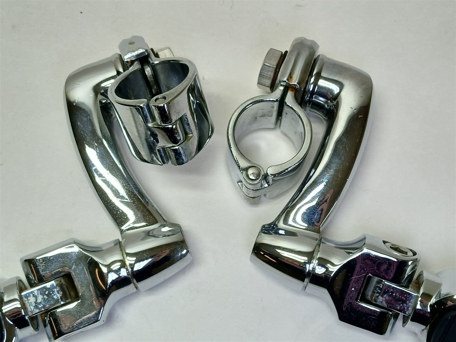 Harley-Davidson Crested Bar & Shield Footpegs w/ 360 Degree Highway Mounts