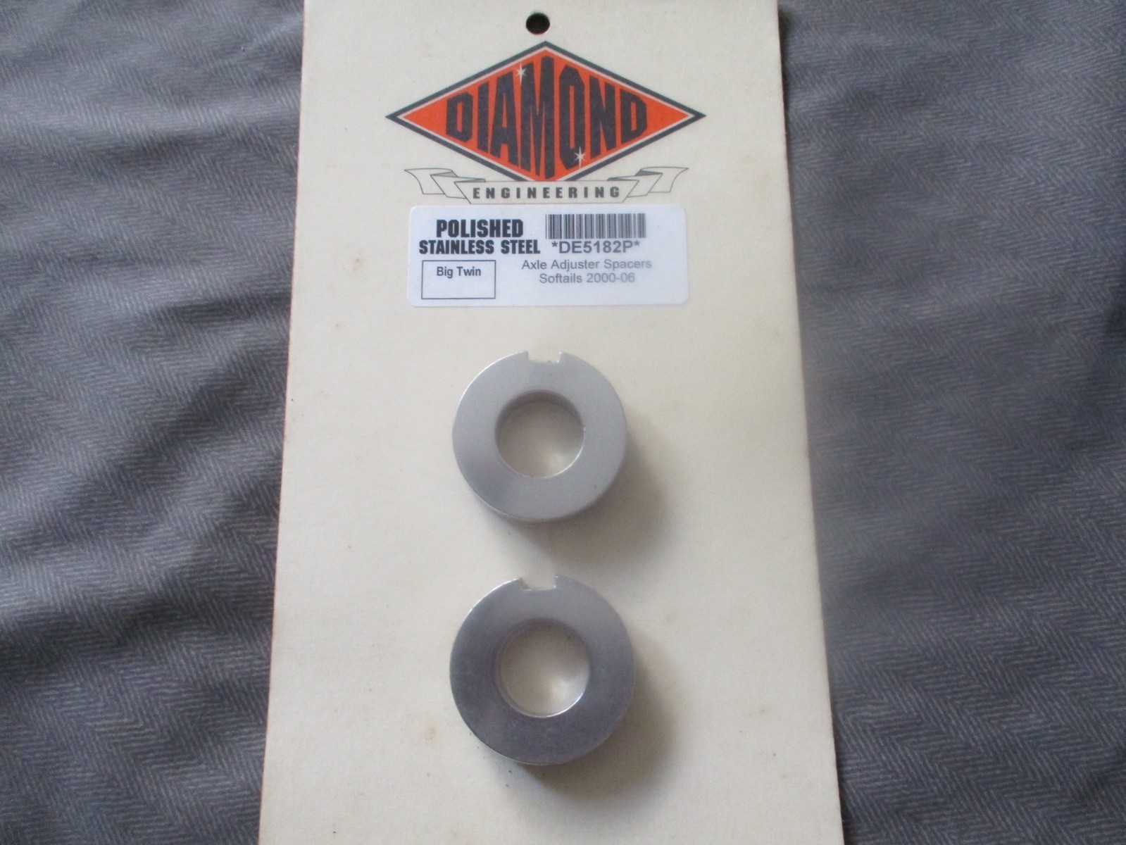 POLISHED STAINLESS STEEL DE5182P Diamond Big Twin AXLE SPACERS SOFTAILS 00-2006