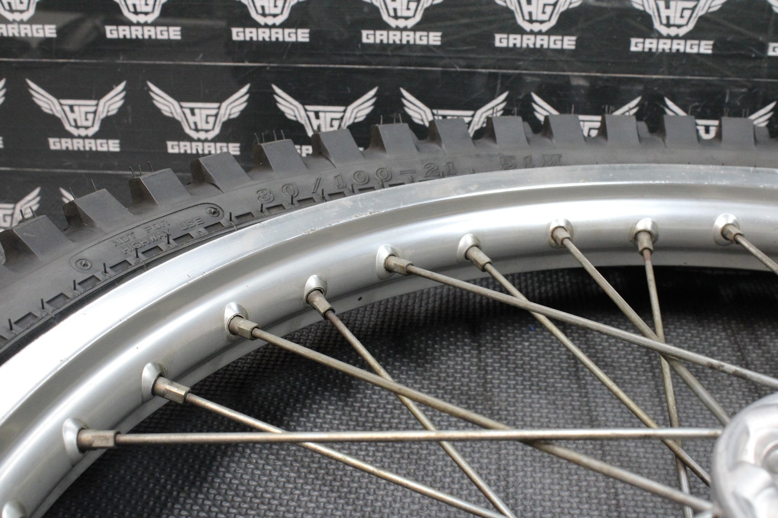 1992 KAWASAKI KDX200 21″ X 1.60″ OEM FRONT WHEEL RIM HUB 41090-1076