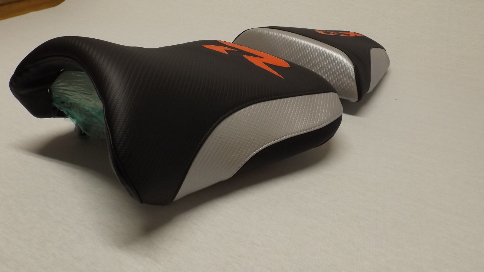 SUZUKI GSXR 600 750 CUSTOM FRONT& REAR SEAT COVERS 2004 2005 BLACK/SILVER CF