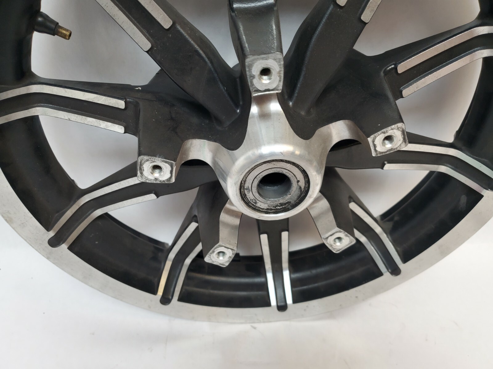 HARLEY DAVIDSON ELECTRA GLIDE OEM FRONT RIM WHEEL ABS DAMAGED ALLUMINUM