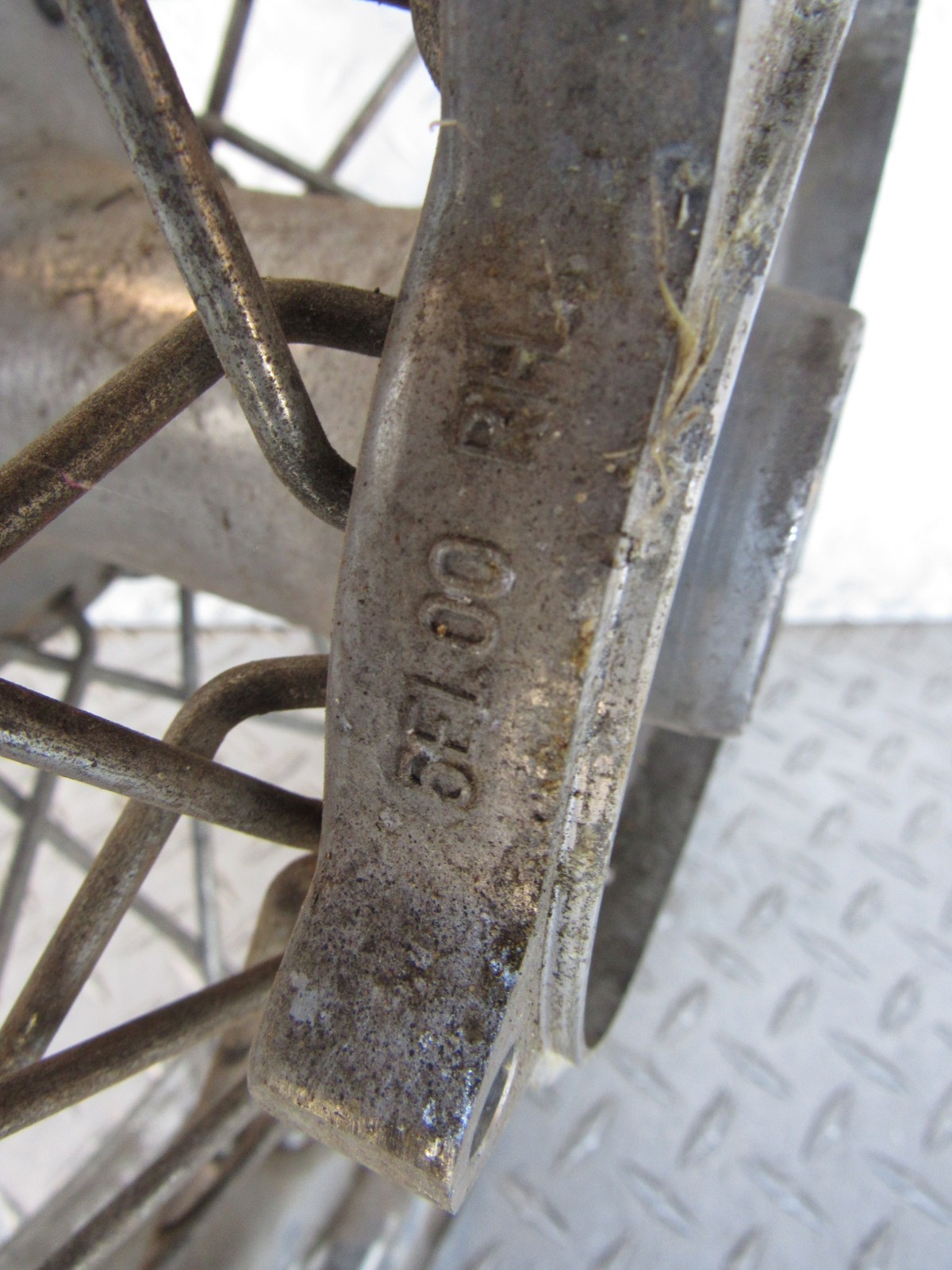 2003 03 YAMAHA XVS1100A XVS 1100 V-STAR CLASSIC FRONT RIM