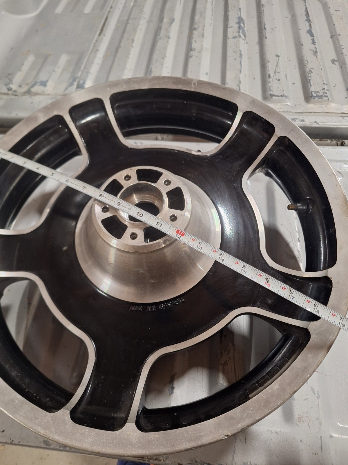 43300164 Harley-Davidson Street Glide 18×3.50 Cast 5 Spoke Rim Wheel Airstrike