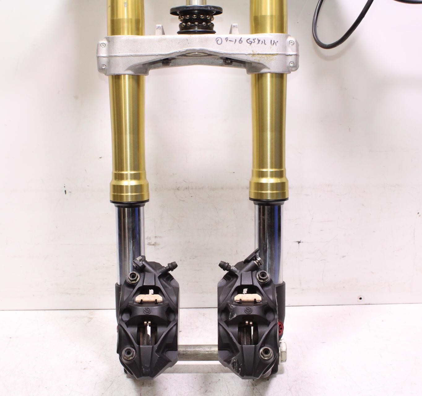 09-16 SUZUKI GSXR 1000 FRONT END FORKS SUSPENSION HANDLEBARS TRIPLE TREE