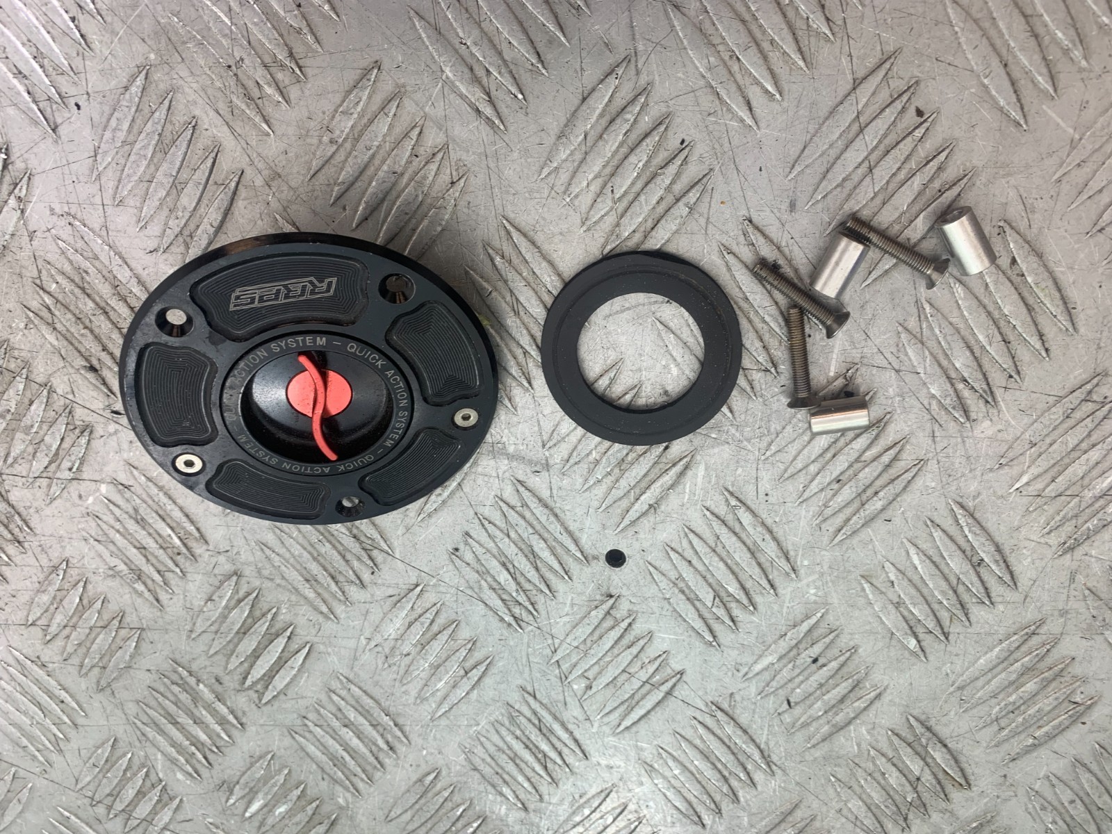 SUZUKI GSXR 1000 K5 K6 PETROL CAP YEAR 2005-06 (CMB1359)
