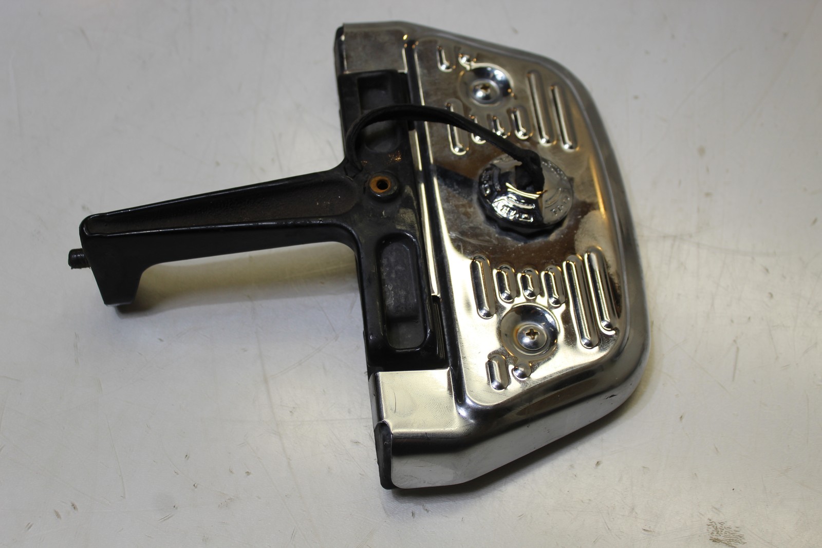 2006 Harley-Davidson FLHTCUI Rear Passenger Foot Rests Pegs Pair Board