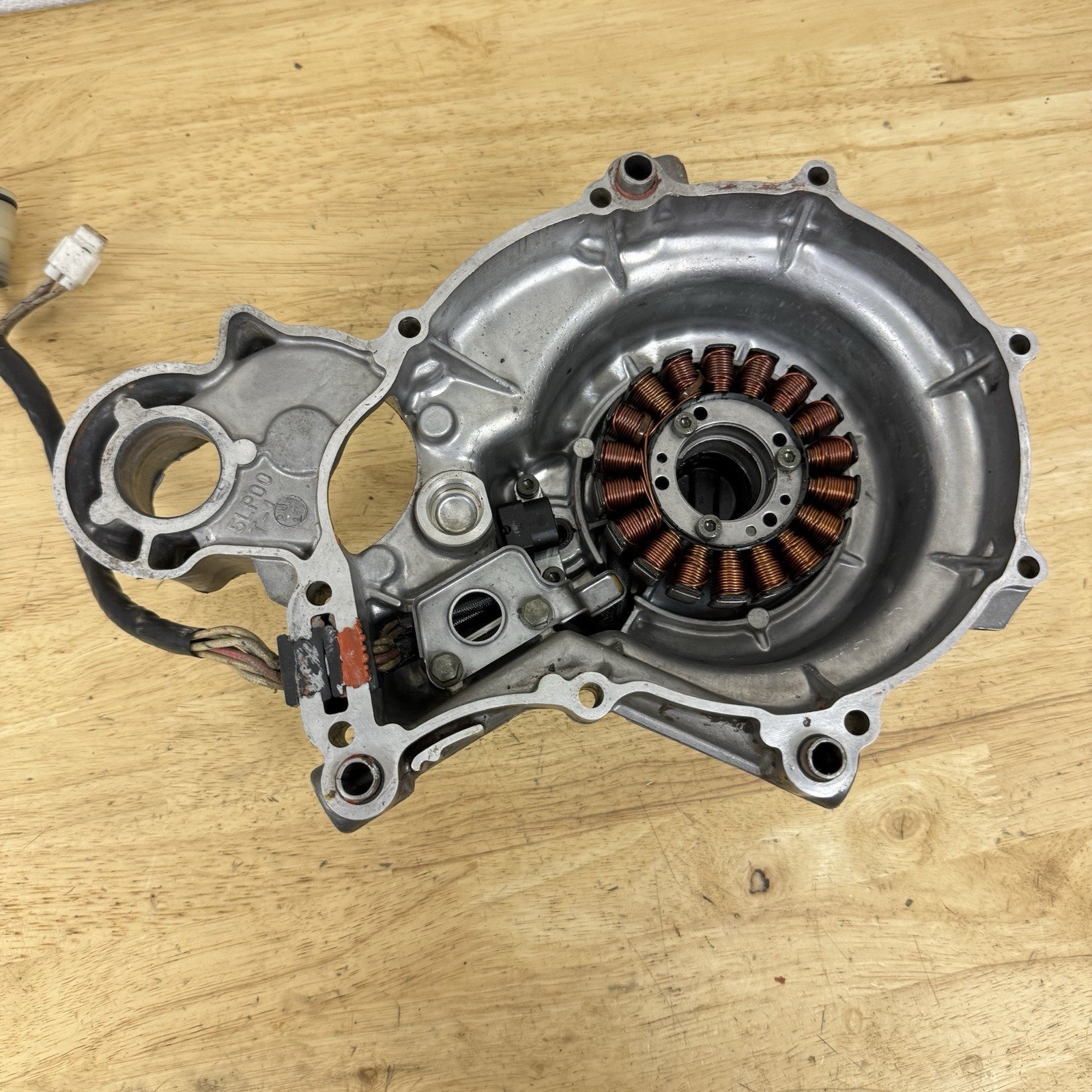 2003 Yamaha Raptor 660 OEM Stator Cover Magneto Left Case (01-05) #84