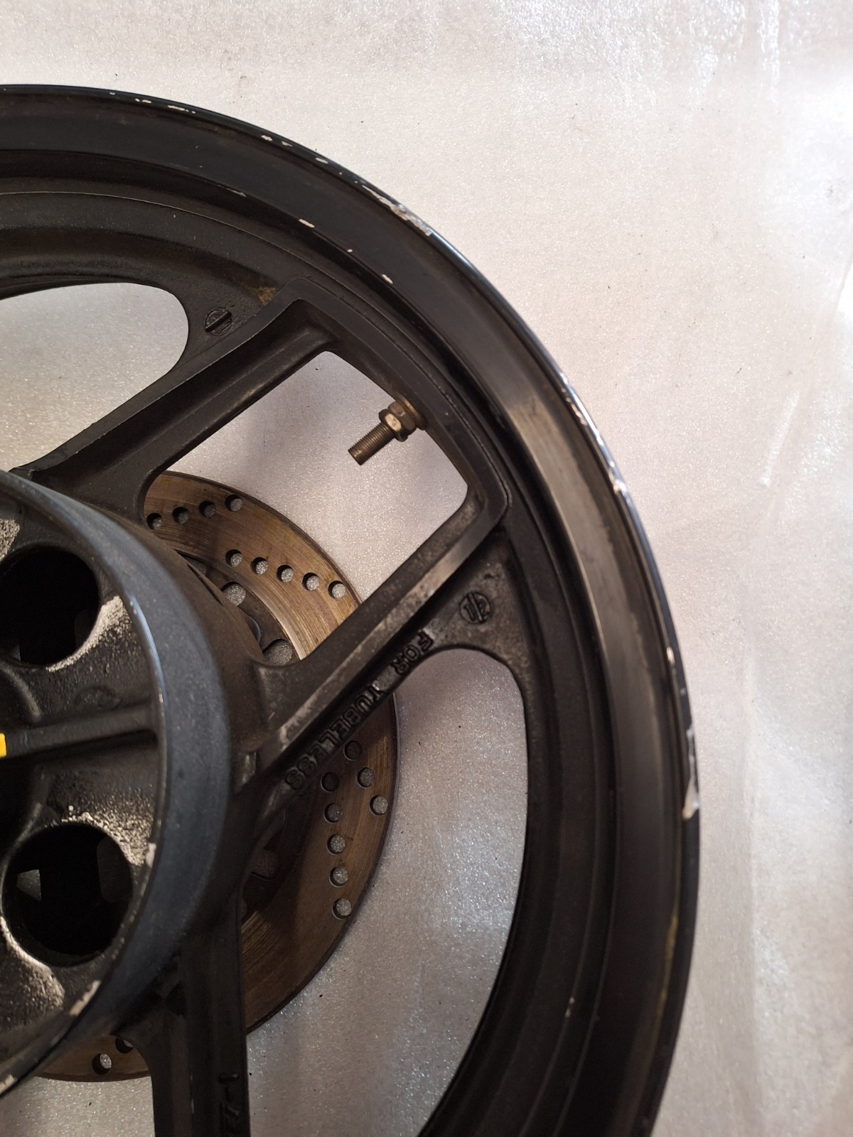 4. Kawasaki GPZ 600 R ZX600 A Rear Wheel Rim 3.00 X 16 Inches R-1181