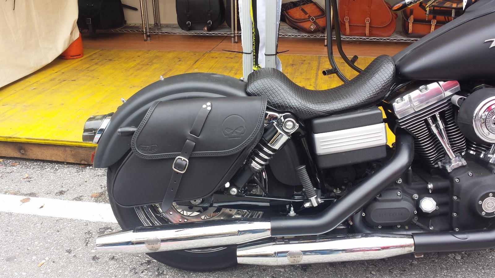 SADDLE BAG RIGHT SIDE FOR HARLEY DAVIDSON DYNA BEST ITALIAN QUALITY& STYLE