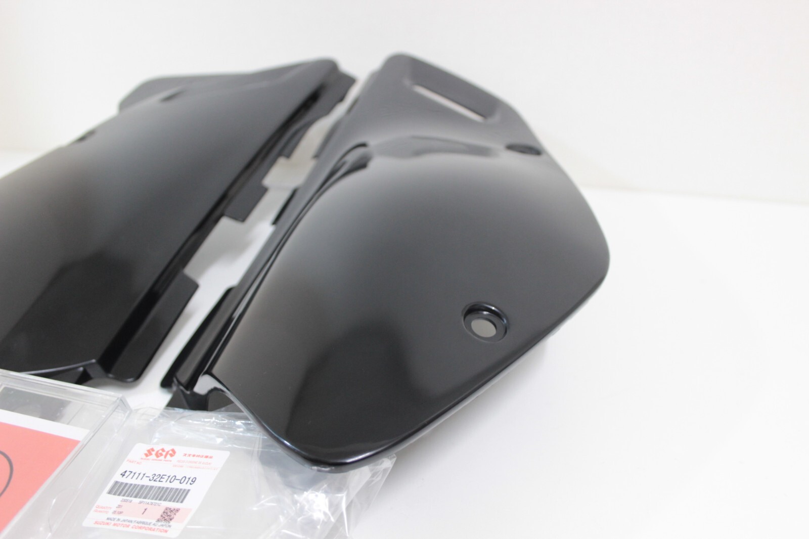 SUZUKI 1996 – 2020 DR650SE BLACK SIDE FRAME COVERS OEM LEFT & RIGHT in stock