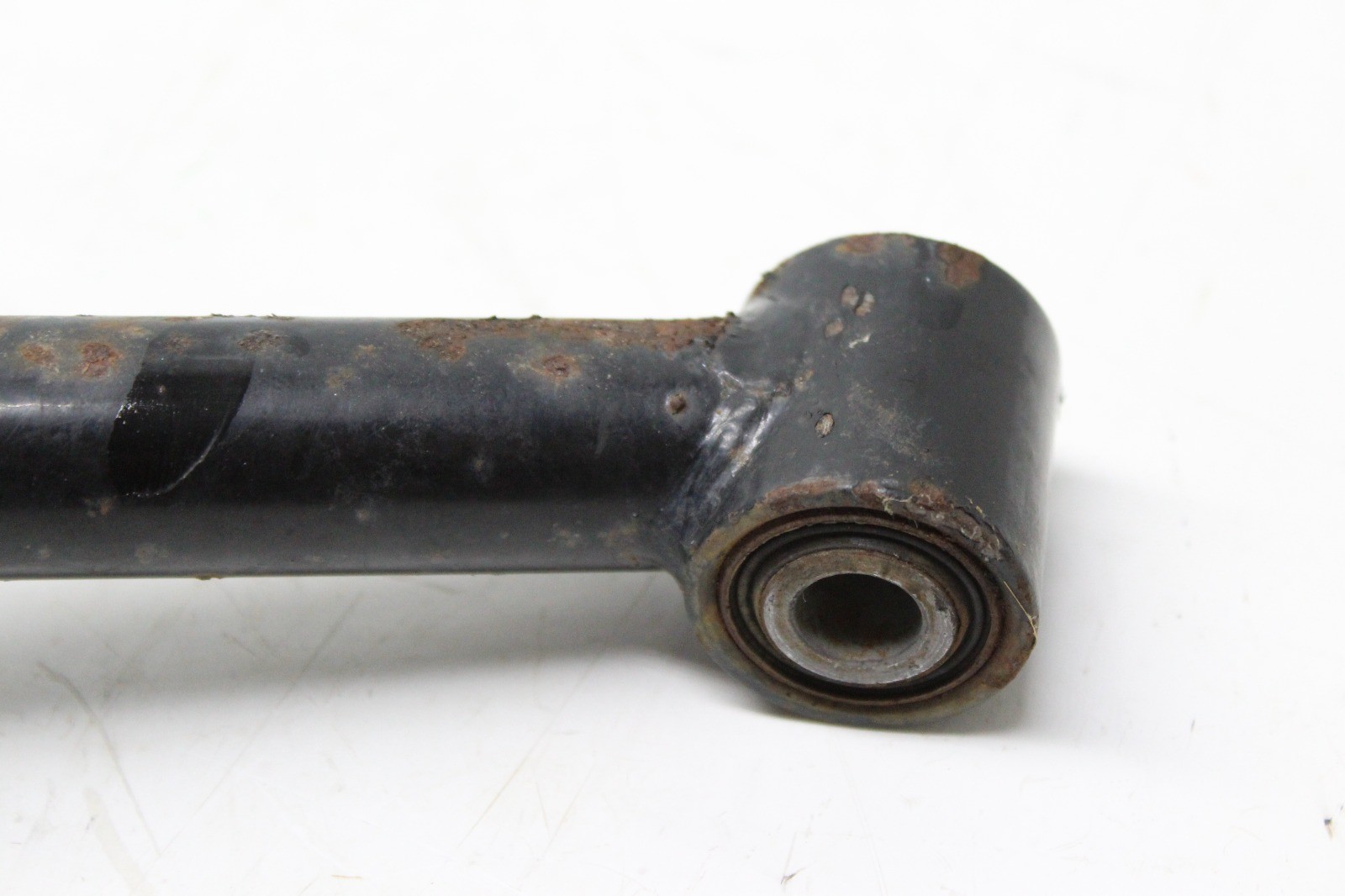 1986 KAWASAKI BAYOU 300 OEM A Arm Right Front Lower 39007-1077