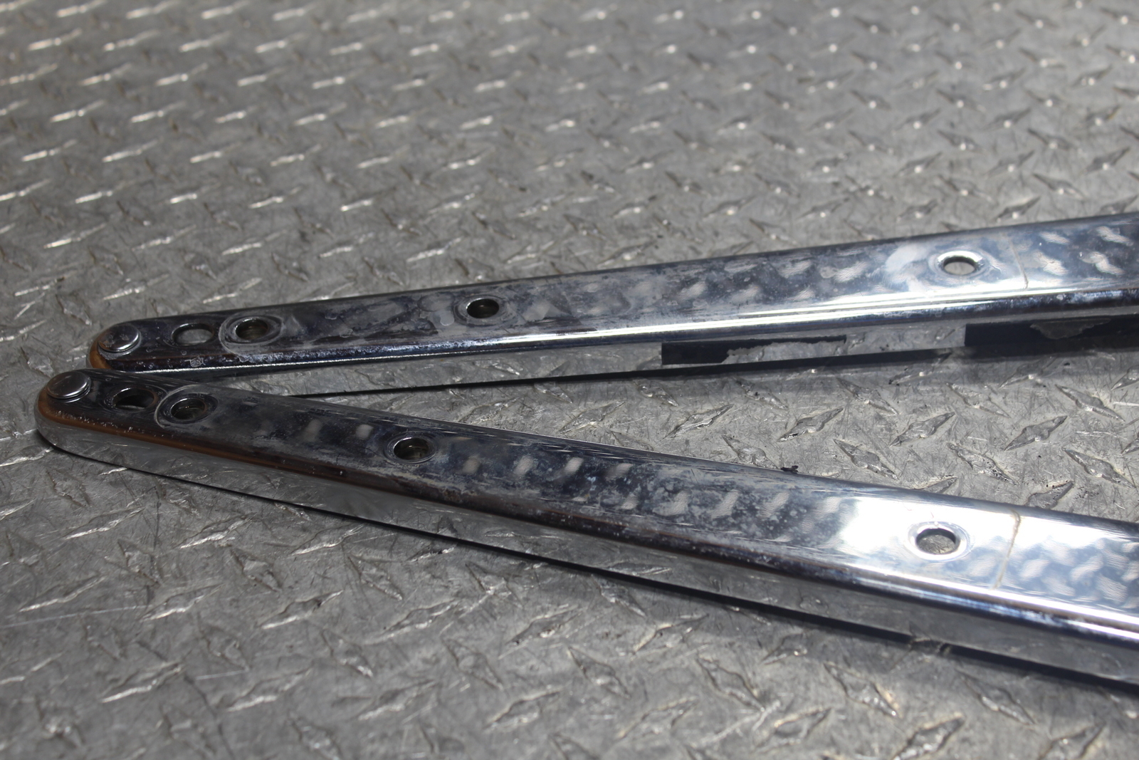 2006 Harley Softail Deluxe Fender Frame Strut Cover Set CHROME 59954-03;59955-03