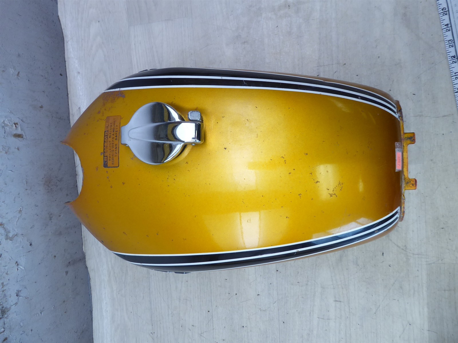 1972 Honda CB350 Twin H21022) gold gas petrol fuel tank with cap and emblems