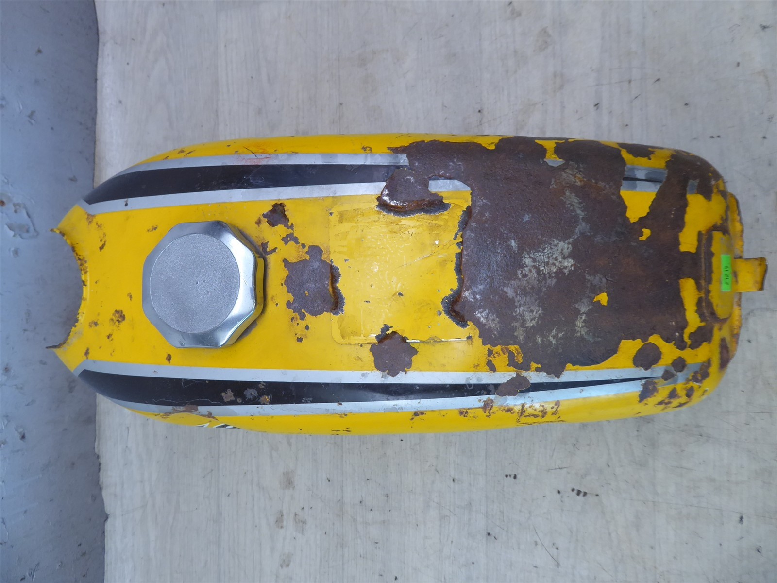1979 Kawasaki KE100 G5 Enduro K21219) yellow gas petrol fuel tan with cap