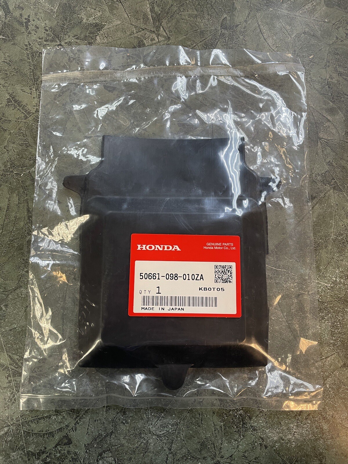 Genuine OEM Honda Rubber Battery Cover Battery Lid CT70 ST90 50661-098-010ZA