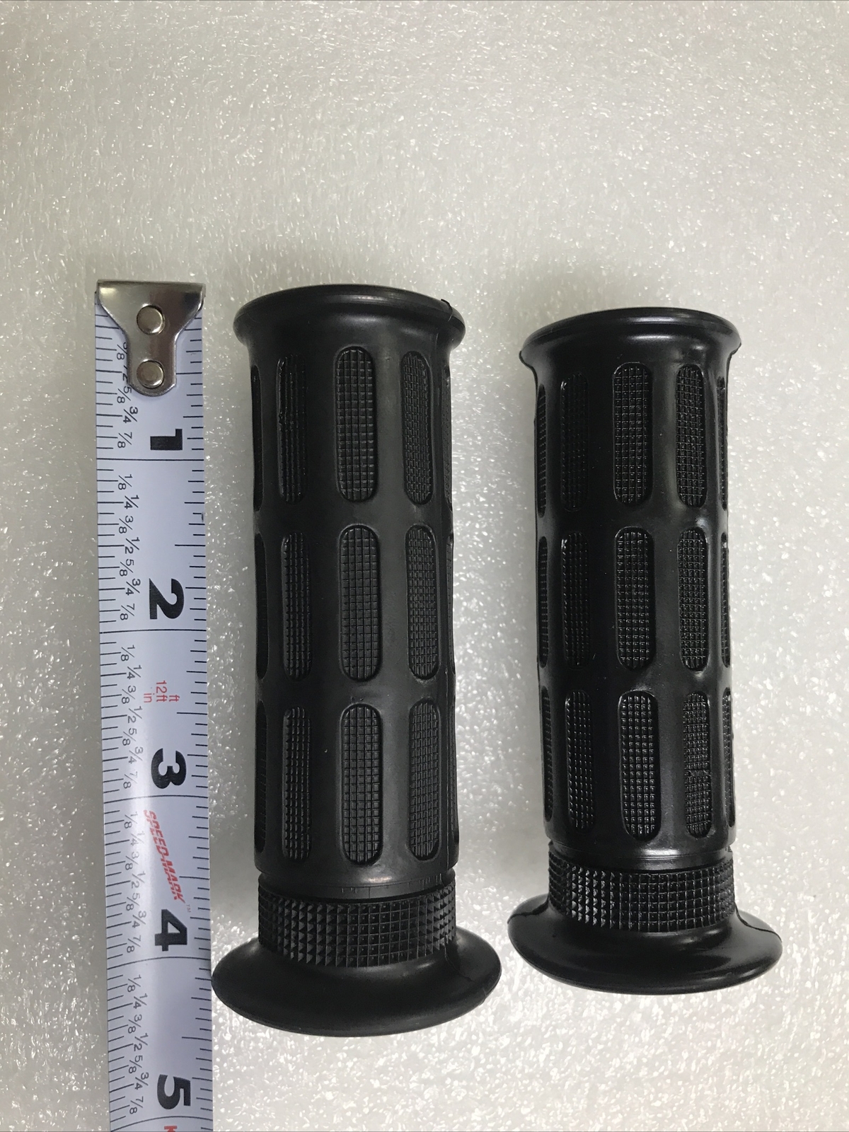 HONDA C70 1980 -1981 PASSPORT HAND GRIPS GENUINE R24MM L15MM (#*-199)