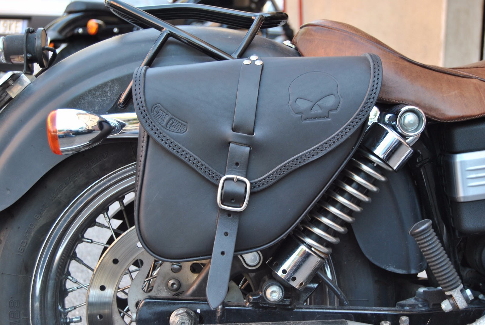 SADDLE BAG RIGHT HARLEY DAVIDSON DYNA MODELS WE GARANTEE BEST ITALIAN QUALITY