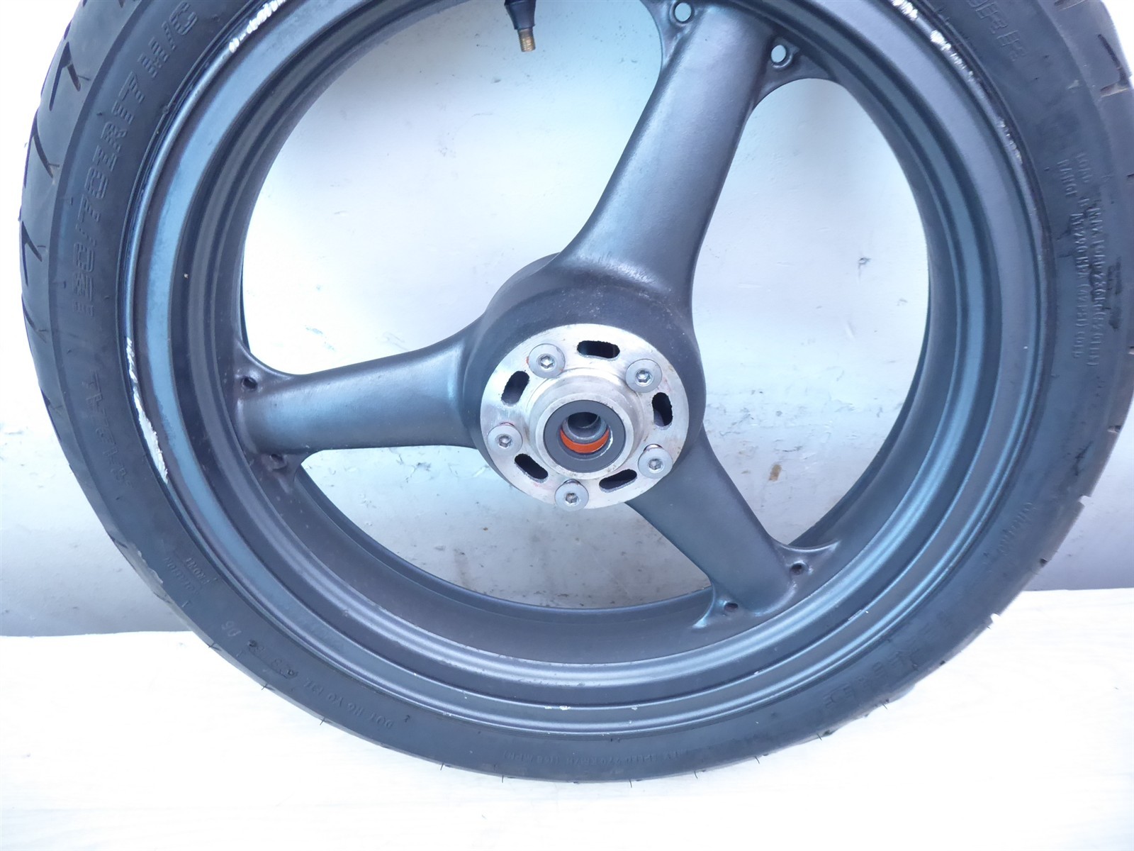 2000 Kawasaki ZR750F Zephyr K20852) black front wheel rim 17in