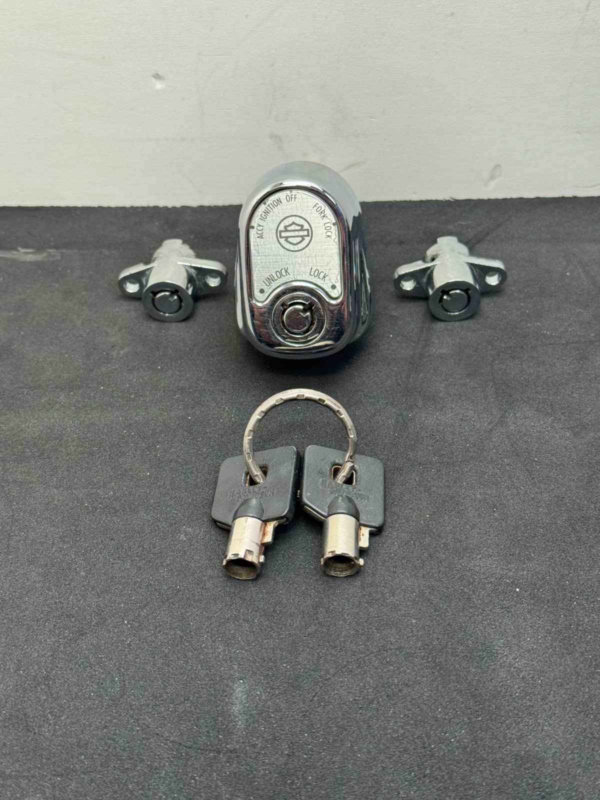 2020 Harley Road Glide Ignition Steering Lock 2 Saddlebag Locks Matched 2 Keys