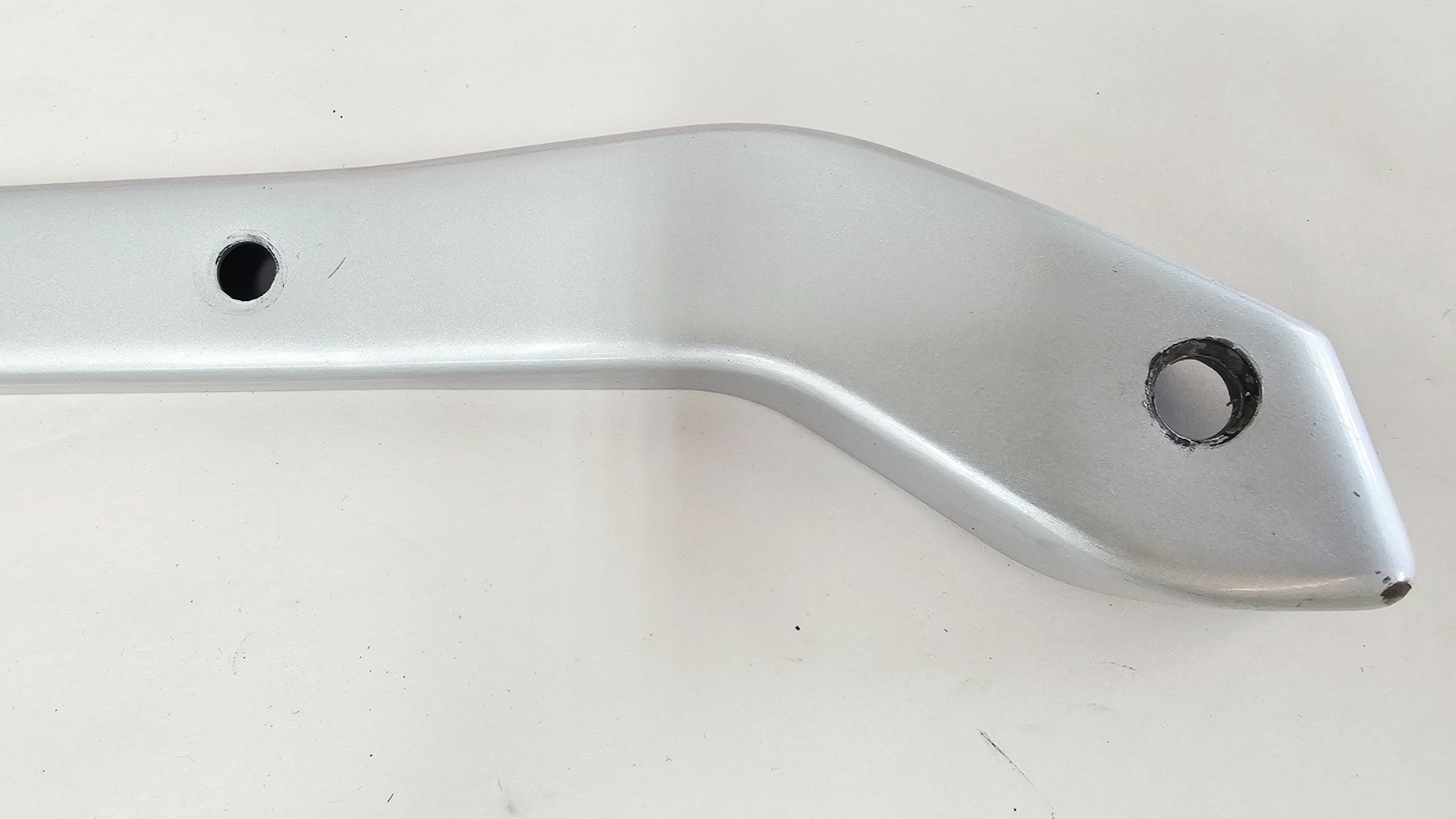 1999 HARLEY DYNA CONVERTIBLE OEM Silver Gray Rear Fender Strut Arm Cover Support