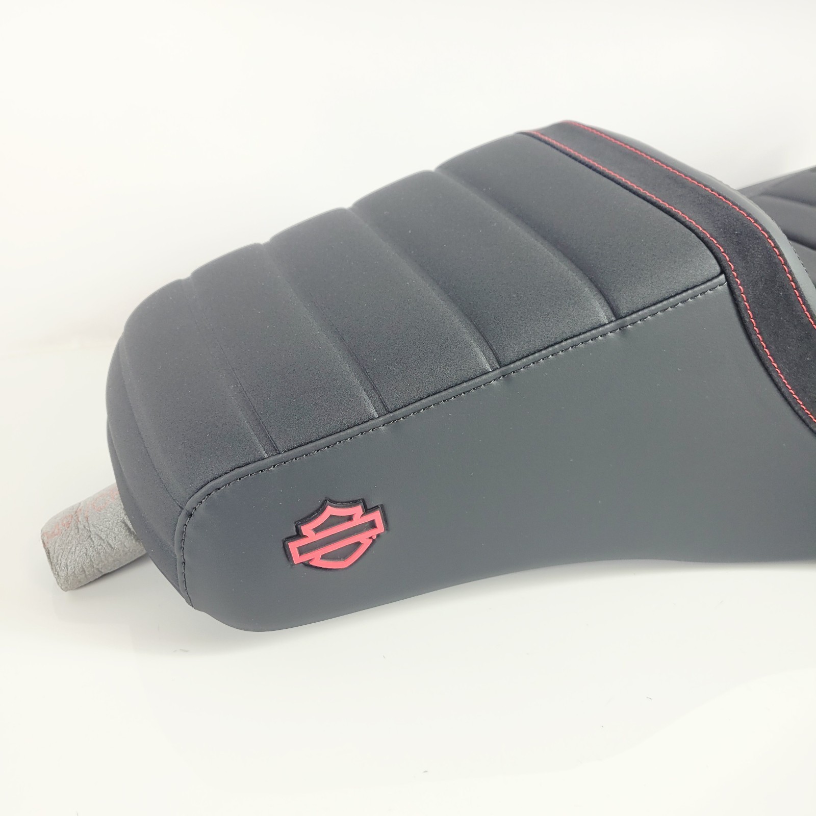 Harley-Davidson 24-Up Touring Switchback Seat Red Stitch 52000756 OEM NEW