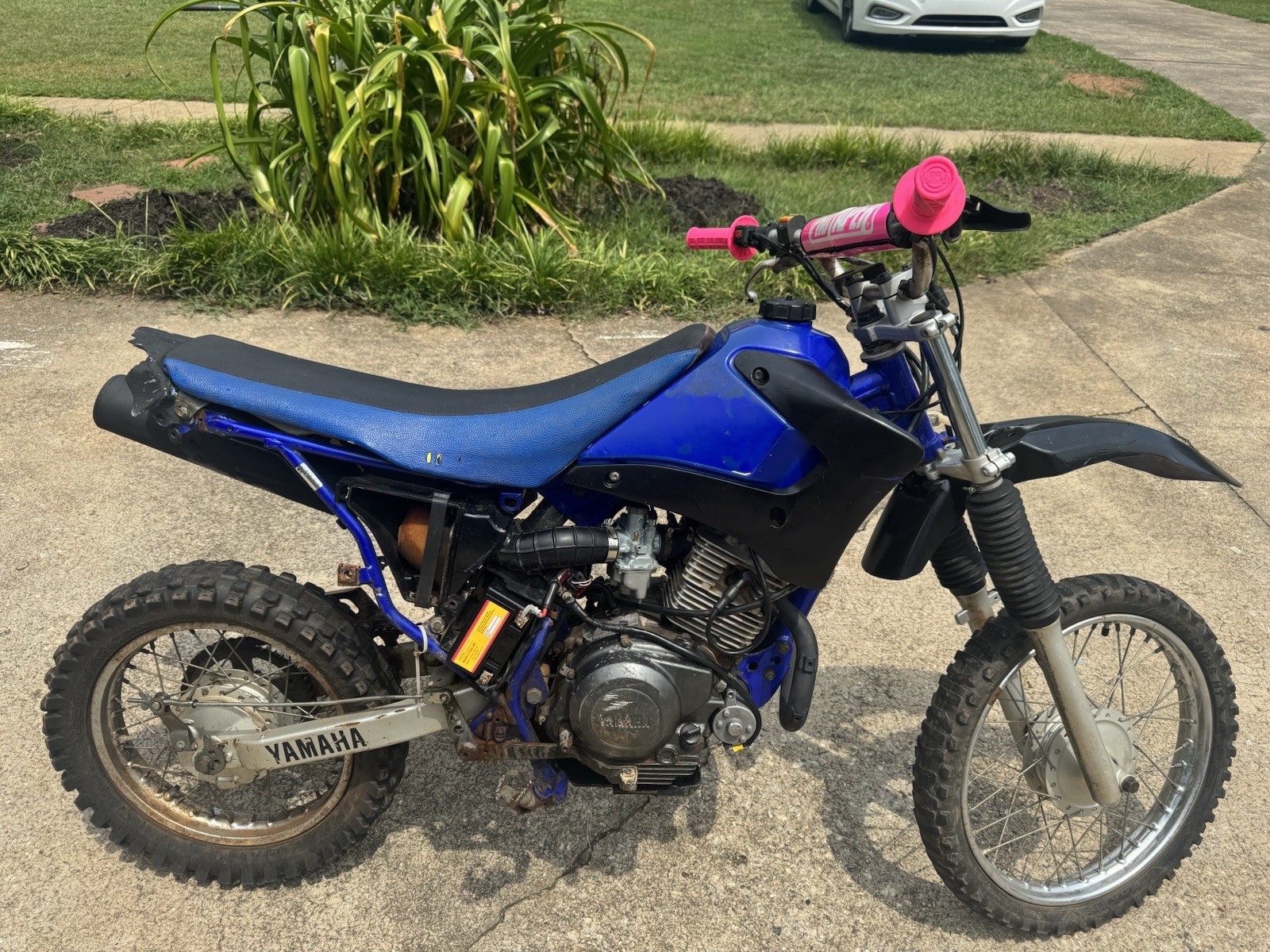 2005 Yamaha TT-R125E -Battery and Pink Grips/Pad not included.