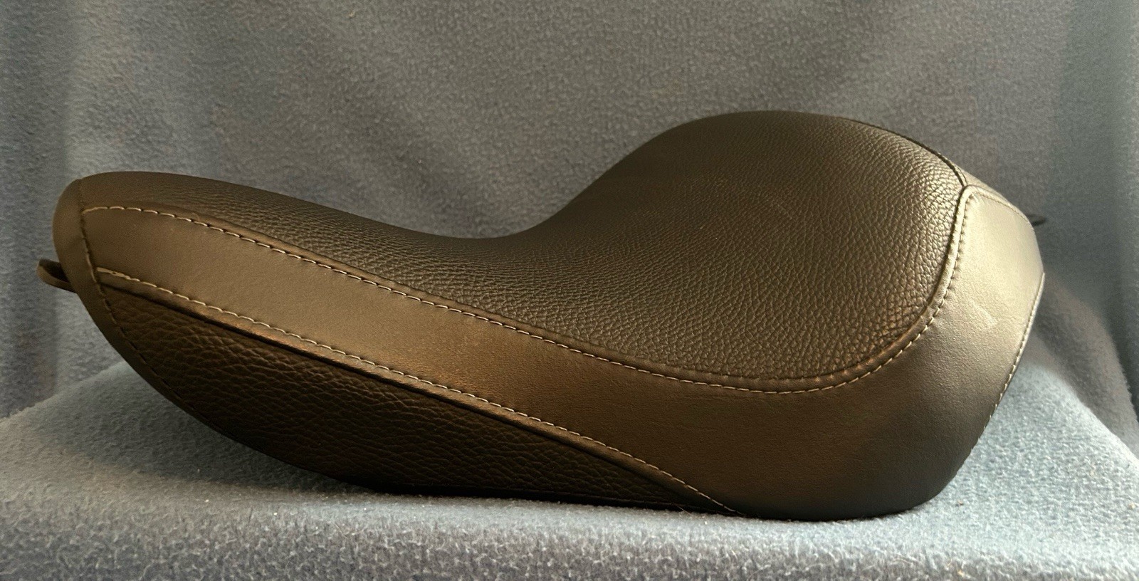 Solo Super Reduced Reach Seat 48 Model Harley-Davidson 52000207 Excellent Cond…